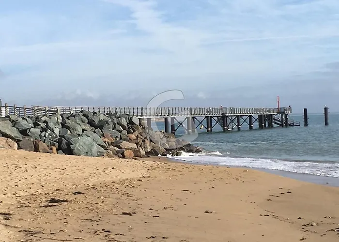 Prázdninový dům Maison 4 Pers Avec Jardin Prive Et Parking, Proche - - Fr-1-357-6